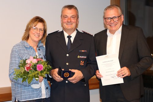 Michael Kohlhaas und mseine Frau Renate mit Bürgermeister Bernhard Richter